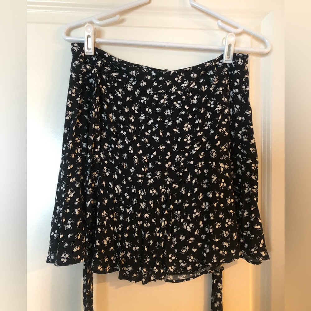 ZARA flower skort, worn once, size medium